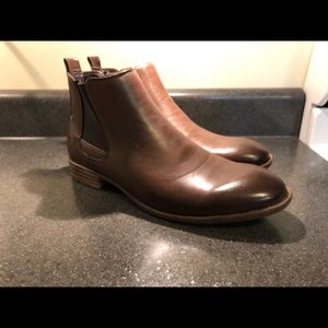 Robert Wayne Chelsea Boots